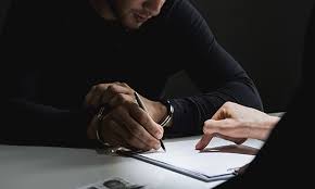 변호사와 상담하는 모습