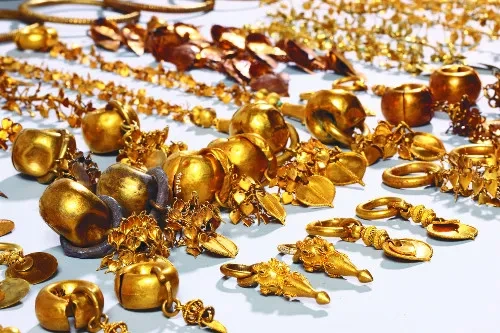 황남대총 고구려 양식의 금귀걸이