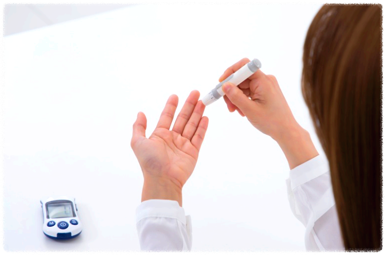 혈당 체크하는 모습