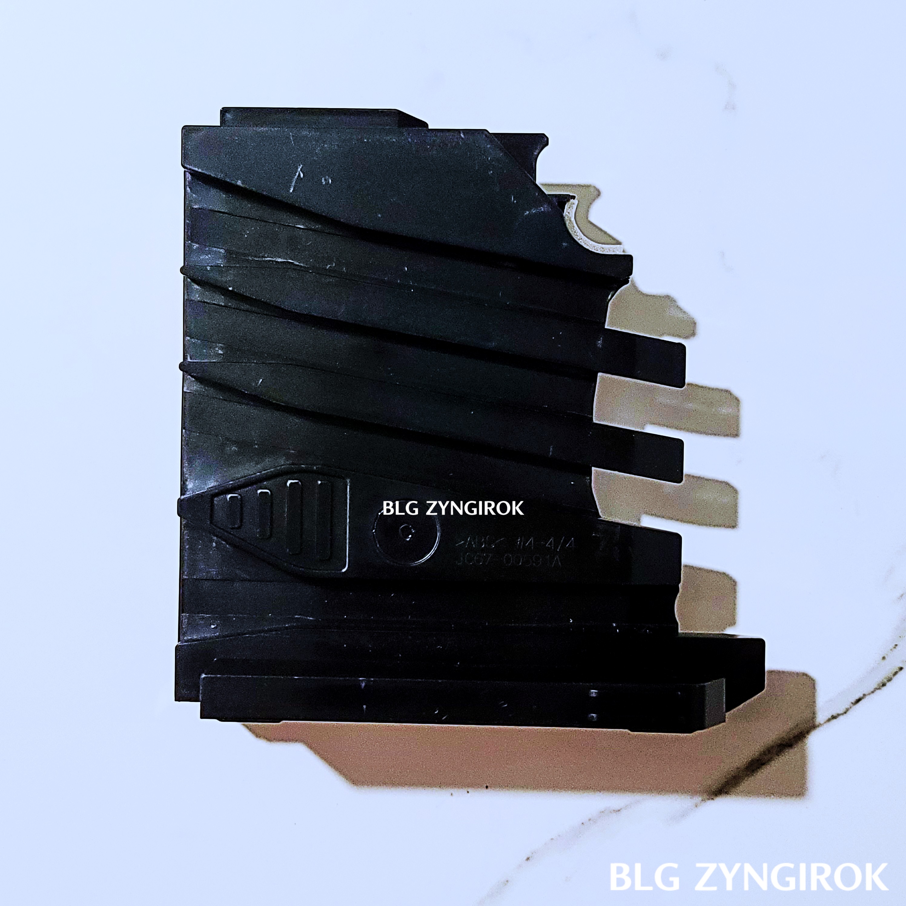 폐 토너통 옆면 모습이다.