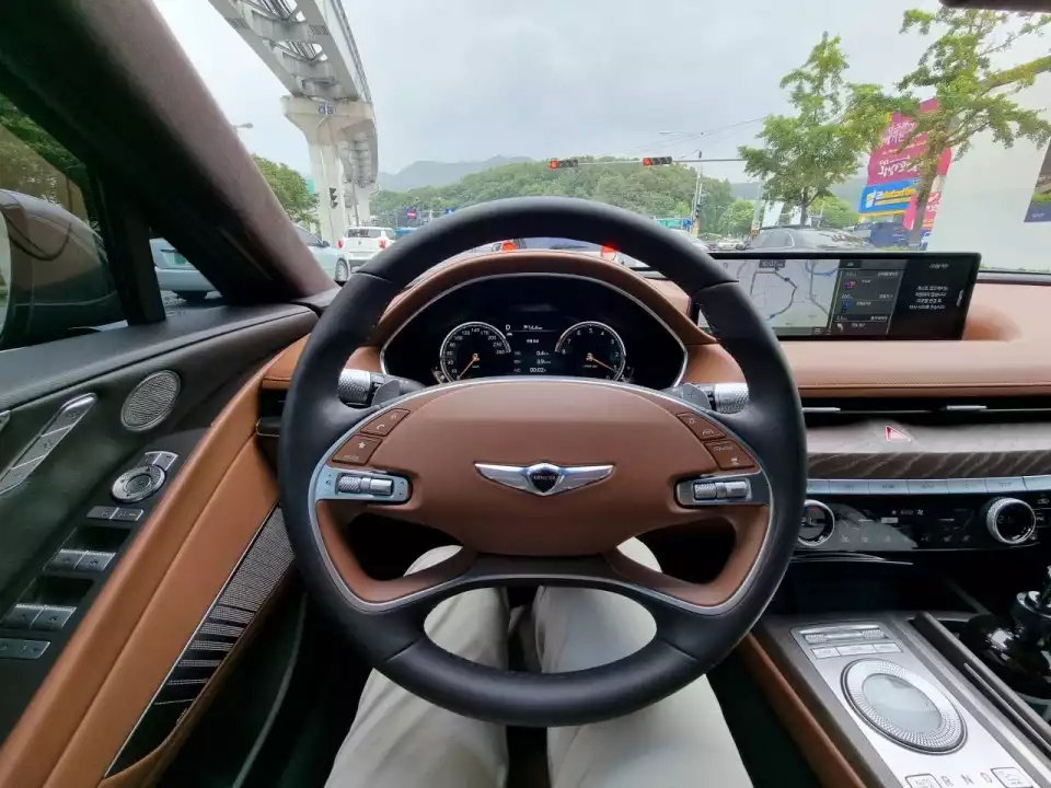 승차감은 제네시스 G80 2.5T가 더 만족스러웠습니다.