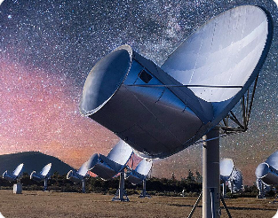 SETI 프로젝트로 외계 문명의 신호를 탐색하는 장면