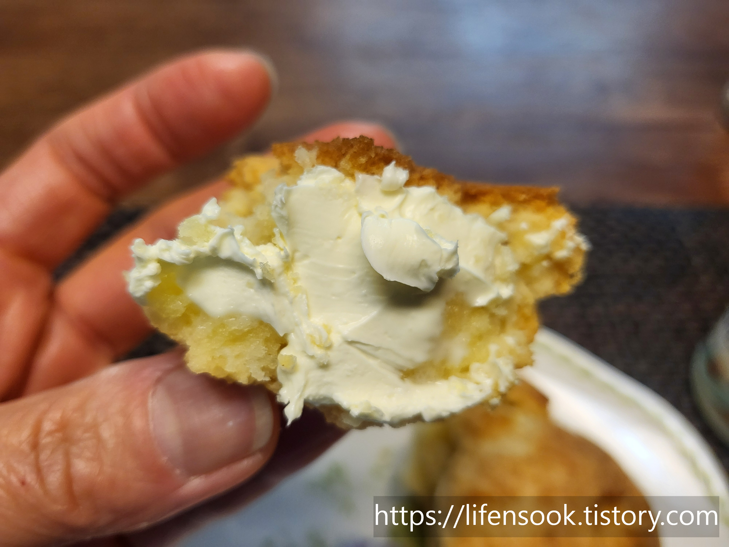 클로티드 크림을 바른 스콘