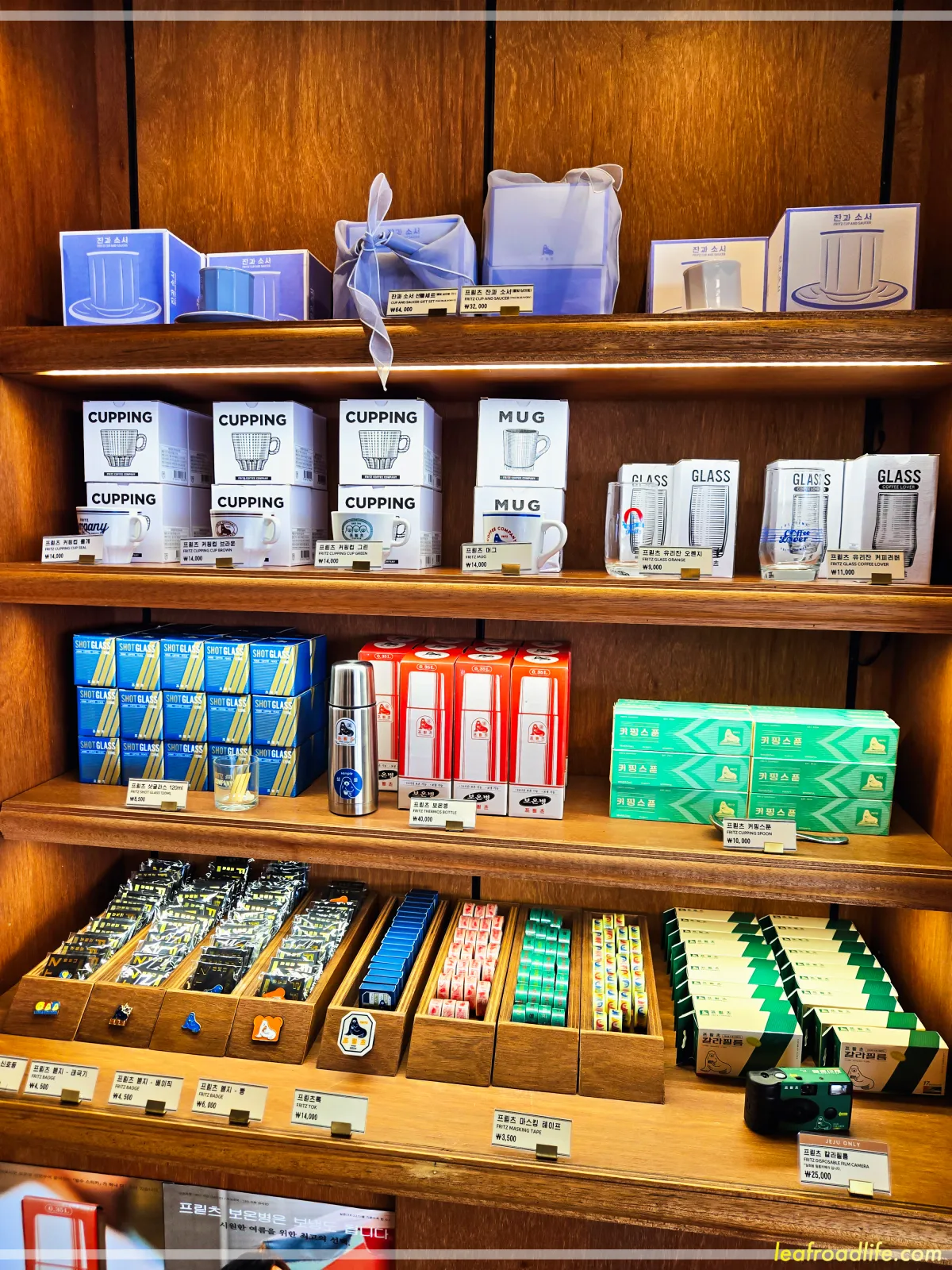 프릳츠-카페-제주-성산점-굿즈-매대