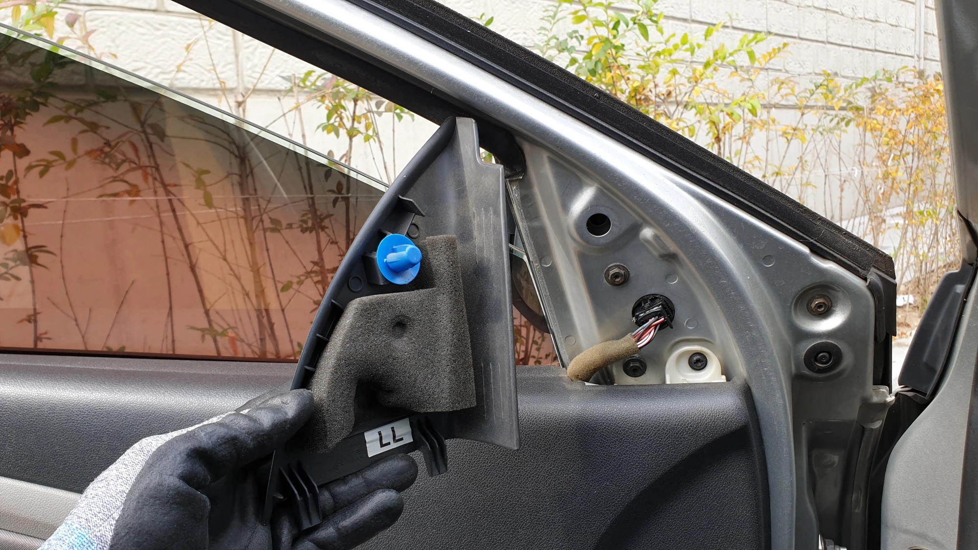 사이드미러 커버 열린 모습