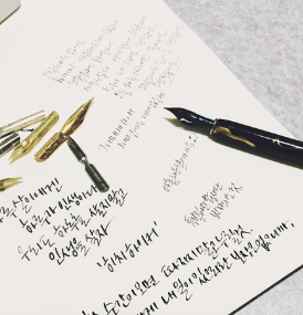 AI발달에도 손글씨 사랑받는 이유 (혁신, 전통, 가치)