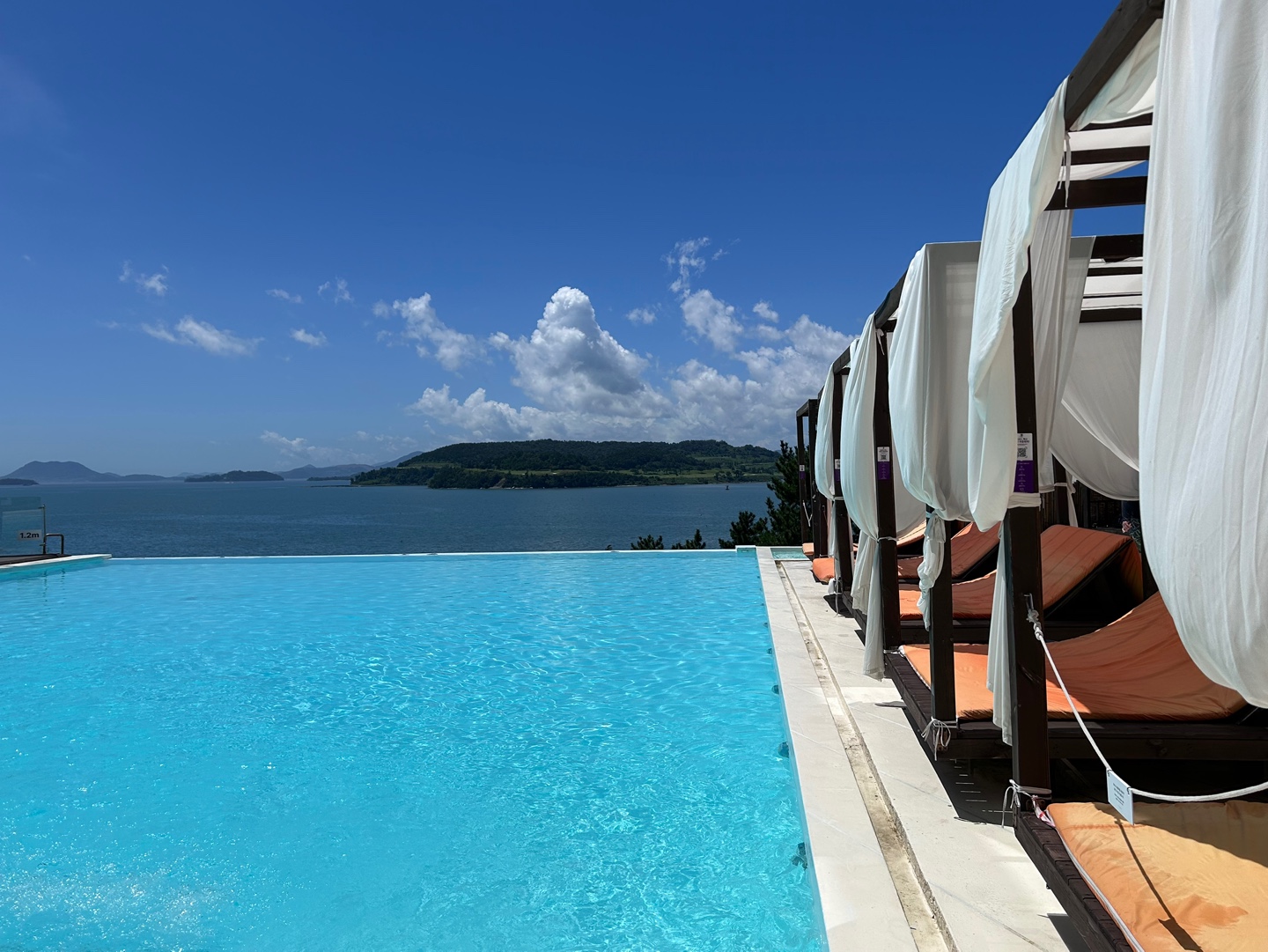 인피니티풀 &amp; 워터파크: 낮엔 시원&amp;#44; 밤엔 무드