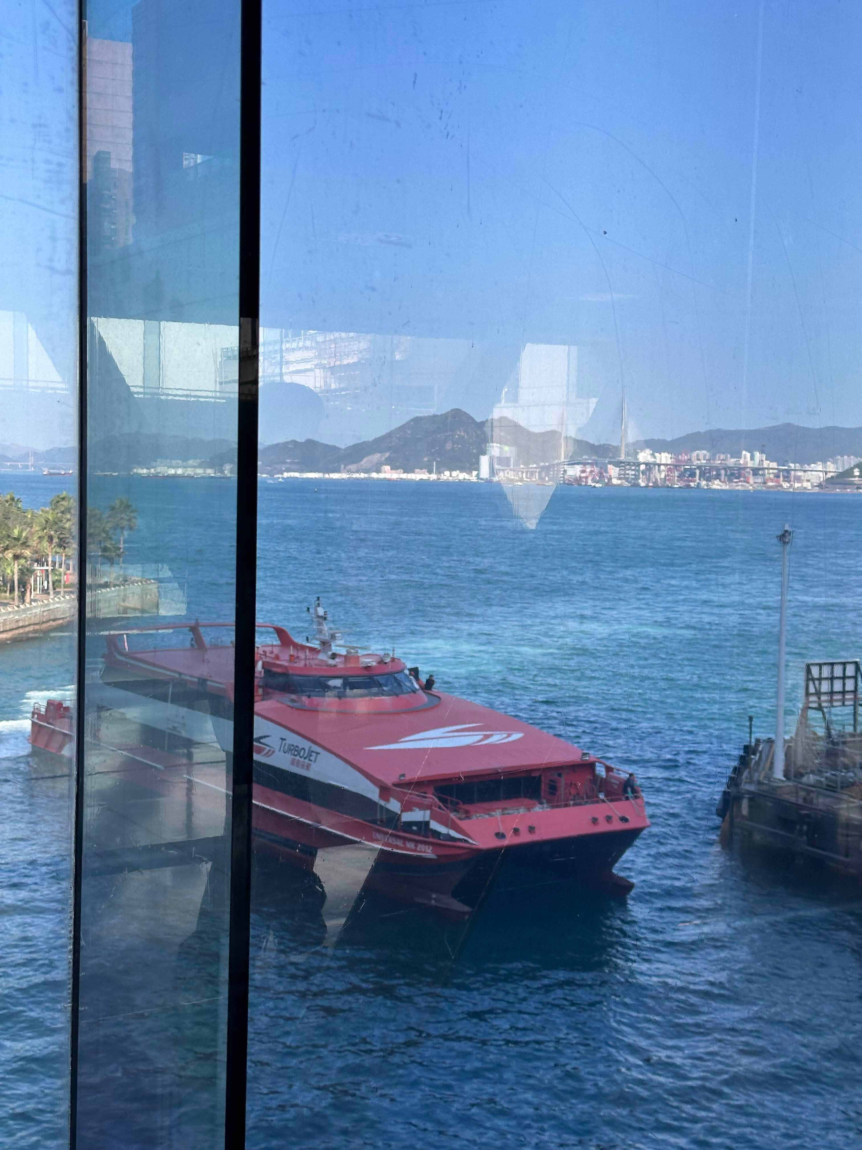 마카오행-페리의-모습