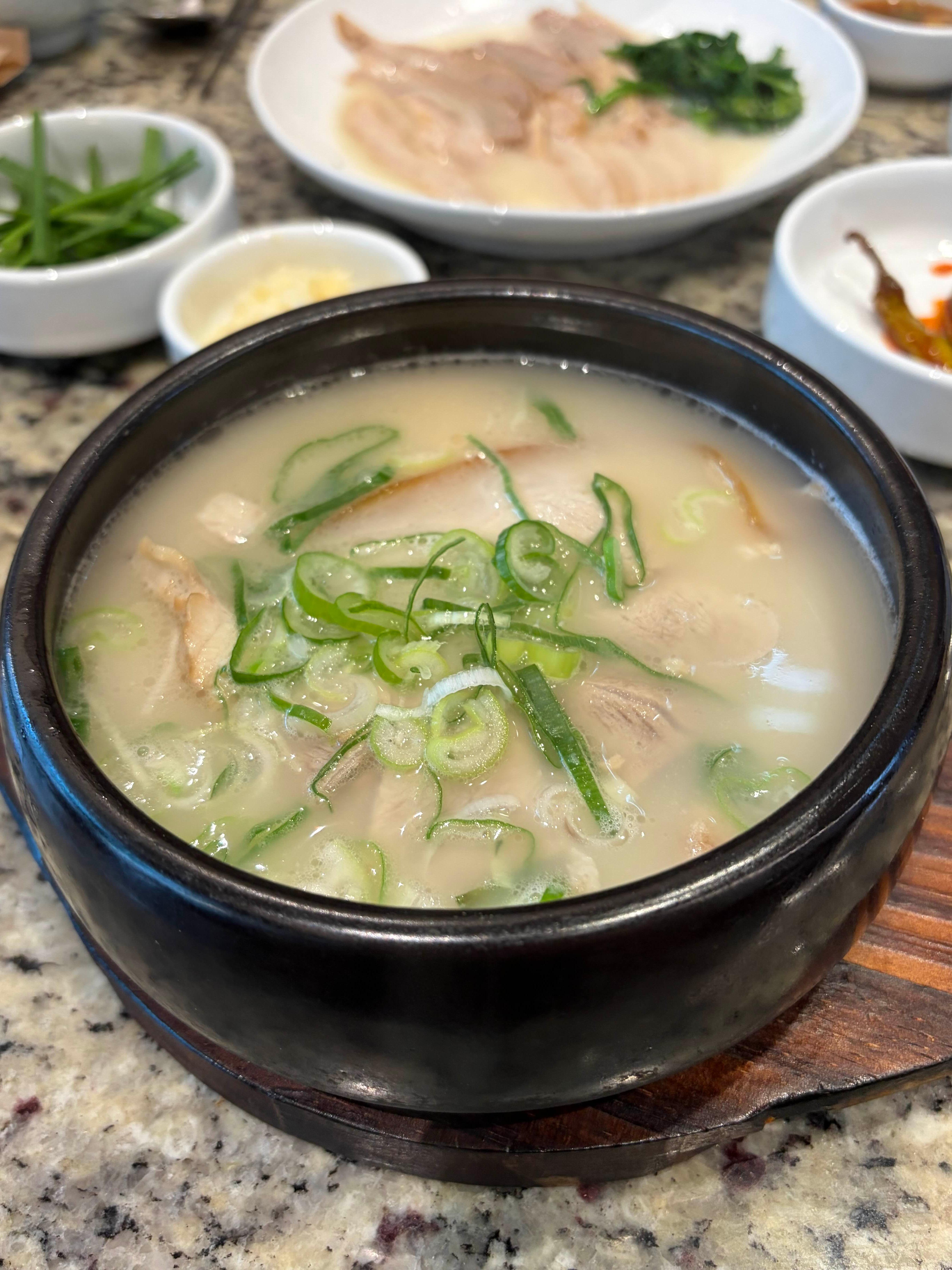 돼지국밥-안목-맛집-국밥