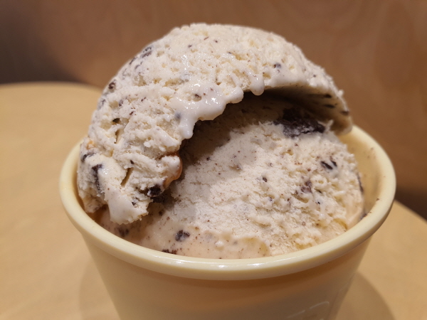 배스킨라빈스 쿠키 앤 카라멜 아이스크림