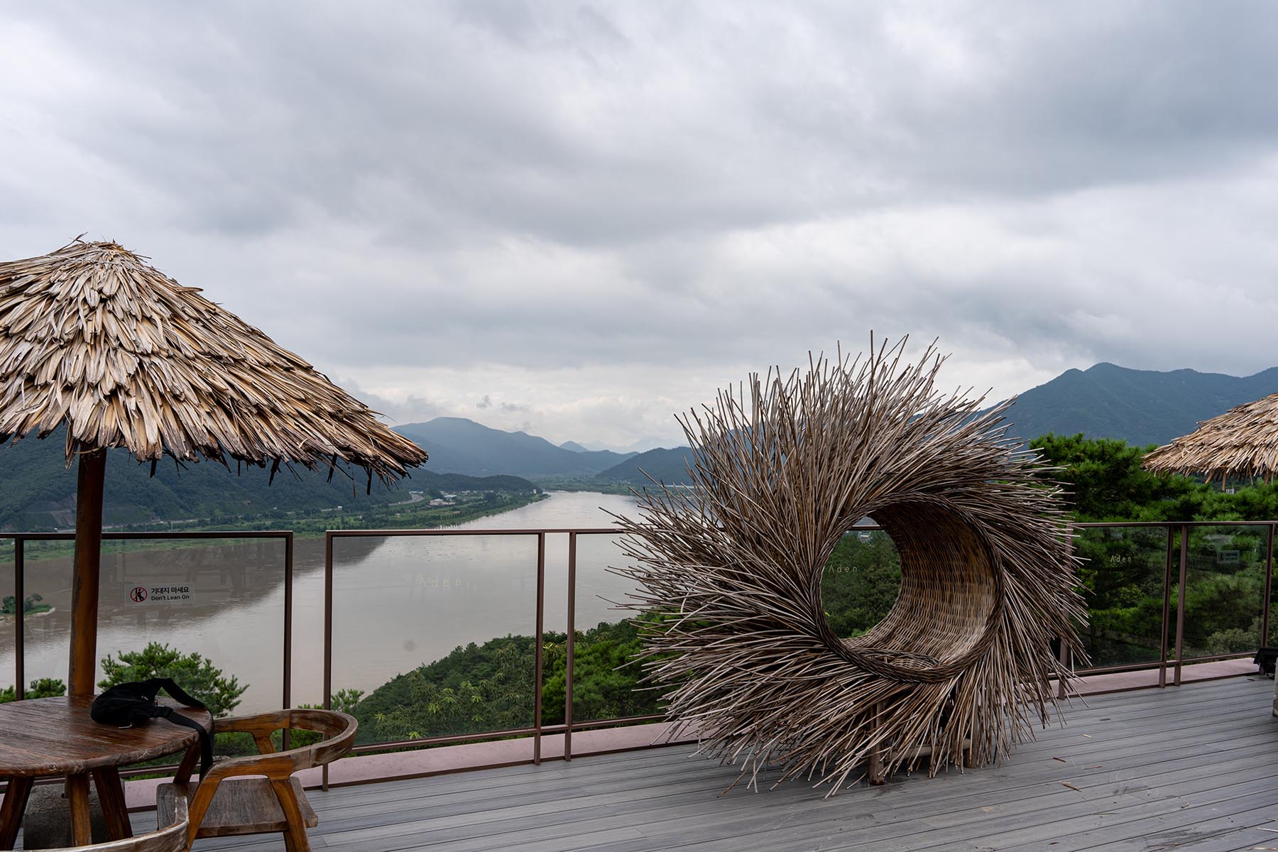 원동 카페 아덴 야외 좌석