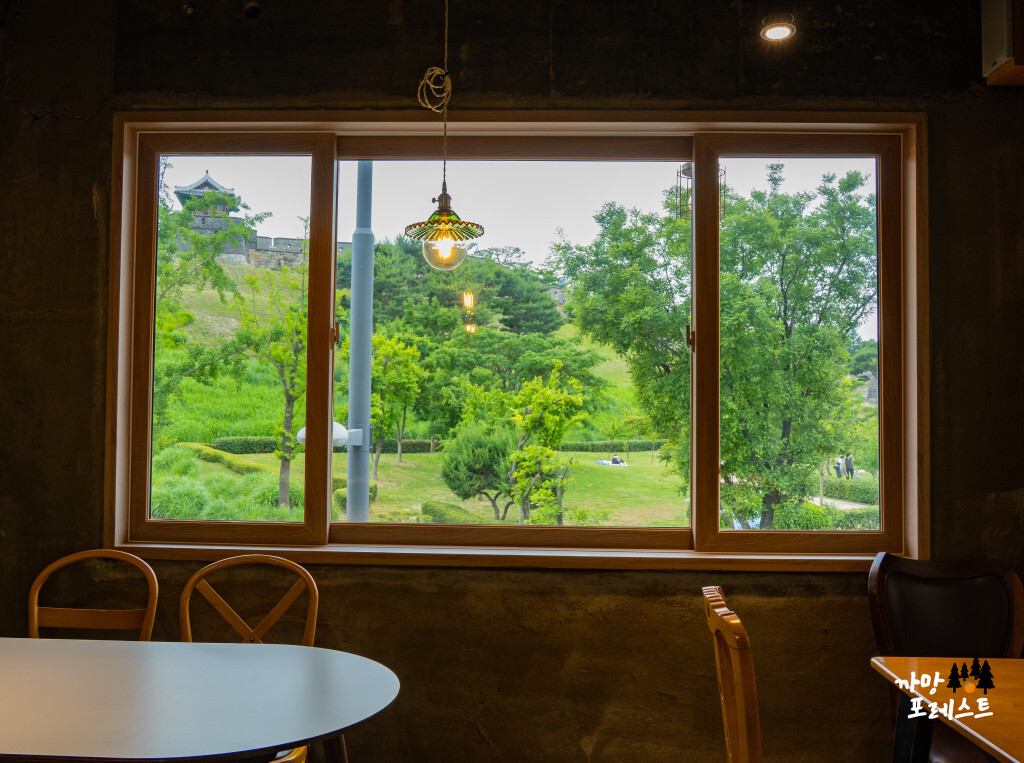 사맛디 커피실록 내부 2층