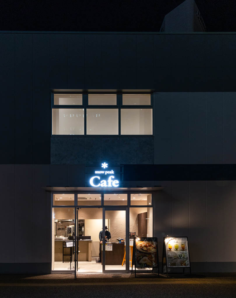 스노우피크 나고야 카페와 매장 복합공간