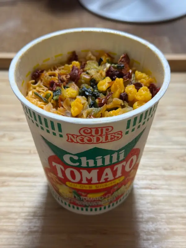 닛신 컵누들 칠리 토마토 맛 사진