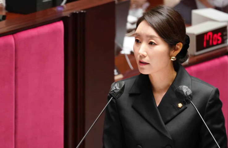 강선우 국회의원 프로필