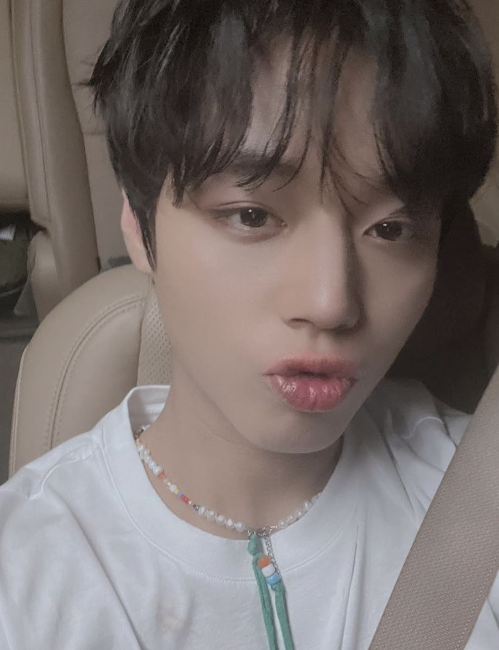 박지훈 셀카 사진