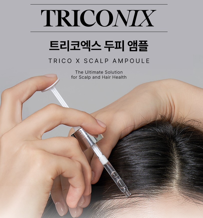 여성이-두피에-트리코엑스-두피-앰플을-뿌리고-있습니다.