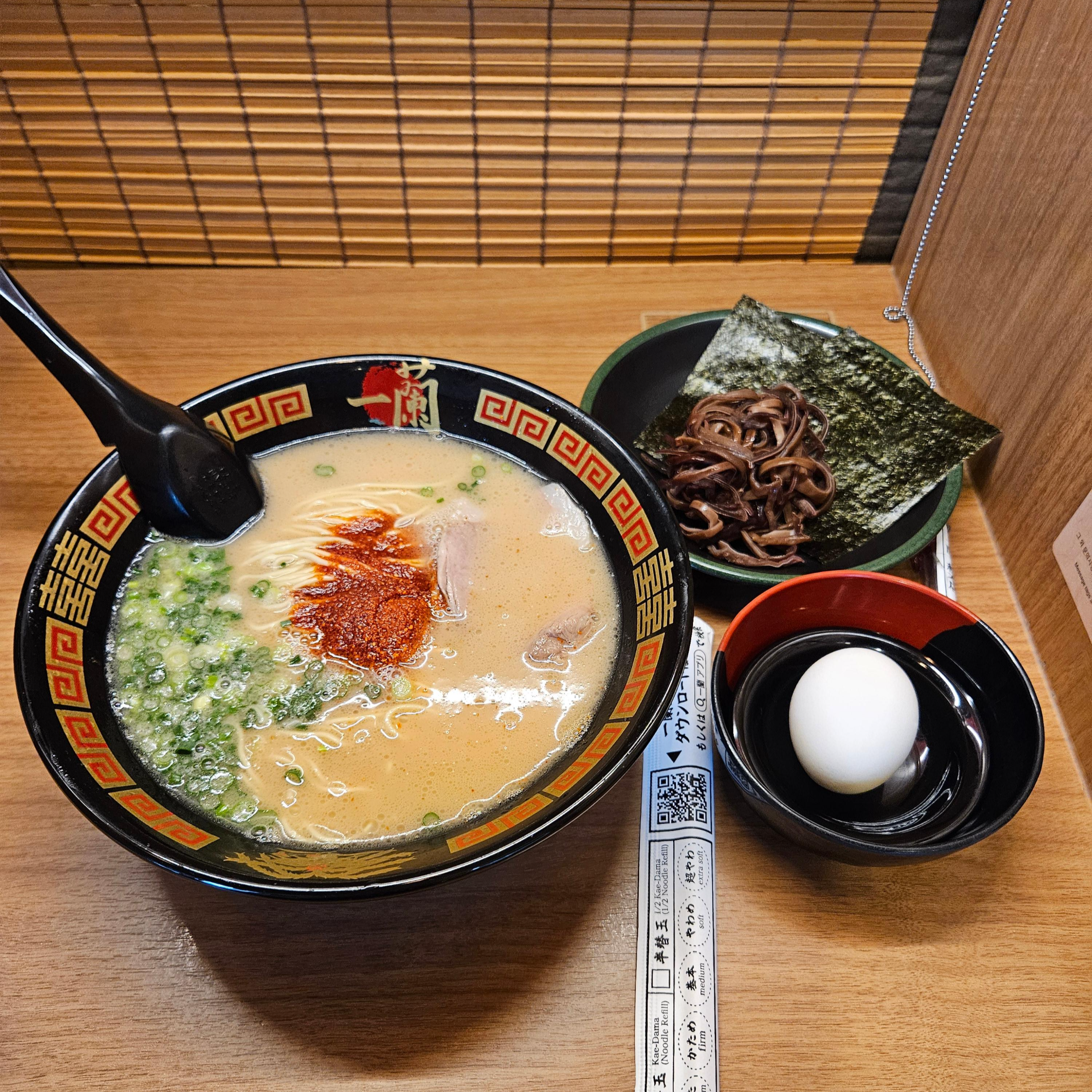 후쿠오카의 이치란 라멘 본점 / 돈코츠 라멘