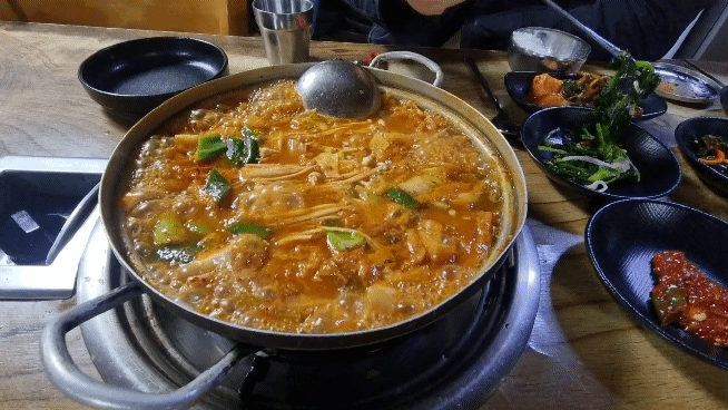 토요일은 밥이좋아 보령맛집 묵은지 김치찌개