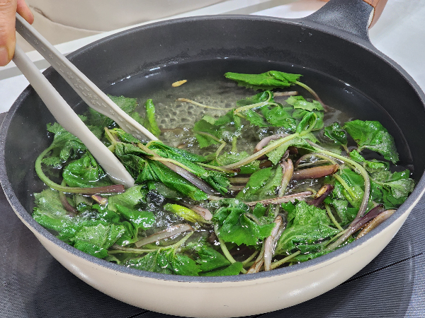 머위나물 데치기