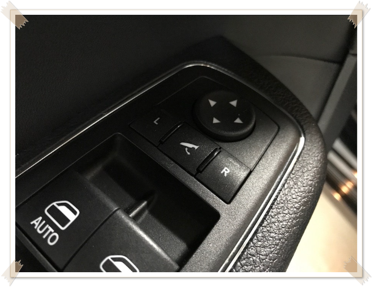 크라이슬러 300 사이드미러 조절 버튼 (좌)수동접이 (우)전동접이