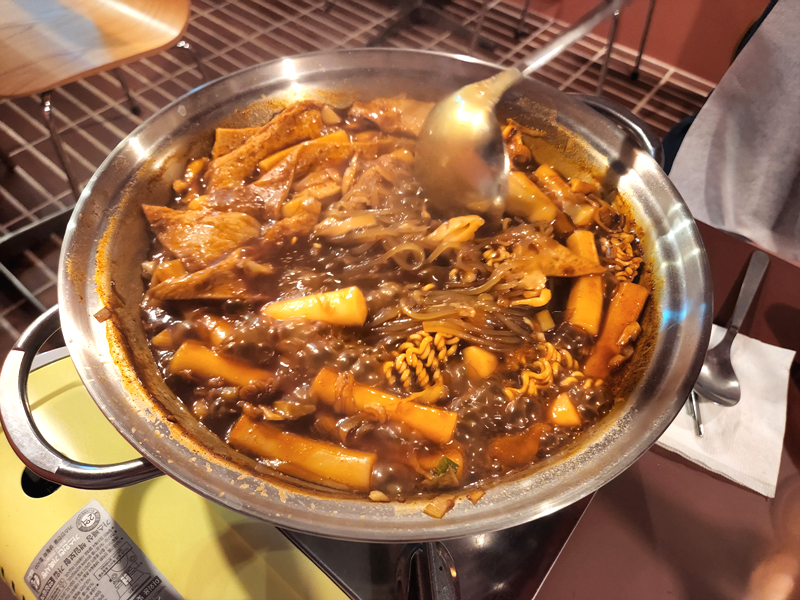 색이_진해진_떡볶이