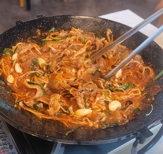 생방송투데이 9000원 오리불고기정식 그릴드닭볶음탕 막퍼주는집 경기 용인 압도오리불고기