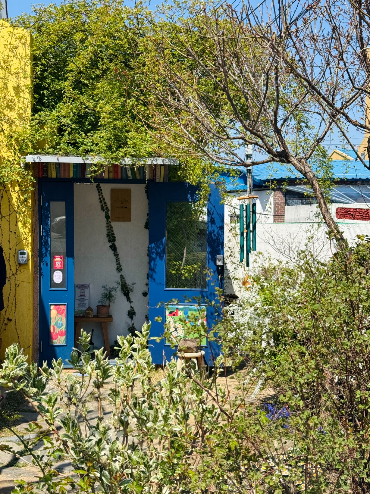 책과 예술이 머무는 곳, 통영 독립서점 &lsquo;봄날의 책방&rsquo;