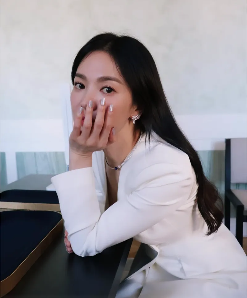 송혜교 쇼메, 송혜교 화보, 송혜교 보그, 송혜교 주얼리, 송혜교 목걸이, 쇼메, 쇼메 앰버서더, 쇼메 주얼리, 쇼메 목걸이, 비 마이 러브, 쇼메 비 마이 러브, 조세핀 컬렉션, 하이주얼리 브랜드, 프랑스 명품 주얼리, 쇼메 가격, 쇼메 예물, 명품 예물 추천, 쇼메 후기, 쇼메 실착, 셀럽 주얼리, 송혜교 착용, 쇼메 예약구매, 명품 주얼리 추천, 하이주얼리 착용컷, 비마이러브 실착, 쇼메 조세핀