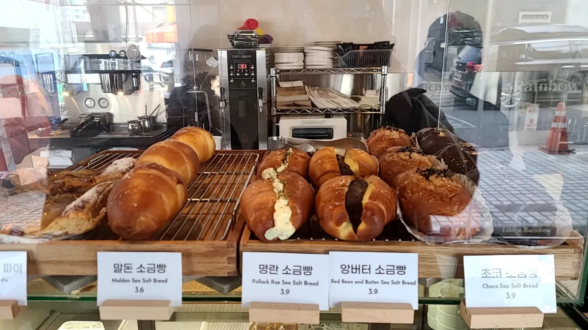 상도역-카페레인보우카페-소금빵모듬-앙버터소금빵-초코소금빵-말돈소금빵-명란소금빵