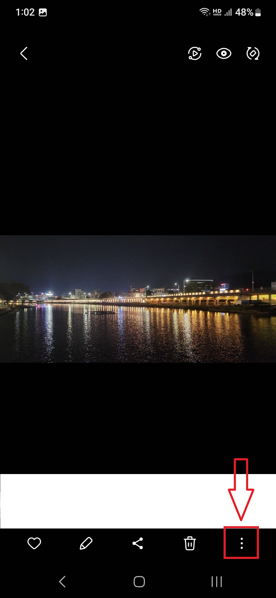 갤럭시 스마트폰에서 사진 화질을 개선하는 방법 중 1번째 단계를 설명하는 이미지입니다.