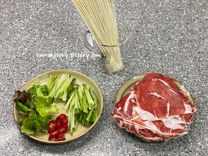 차돌비빔국수-재료
