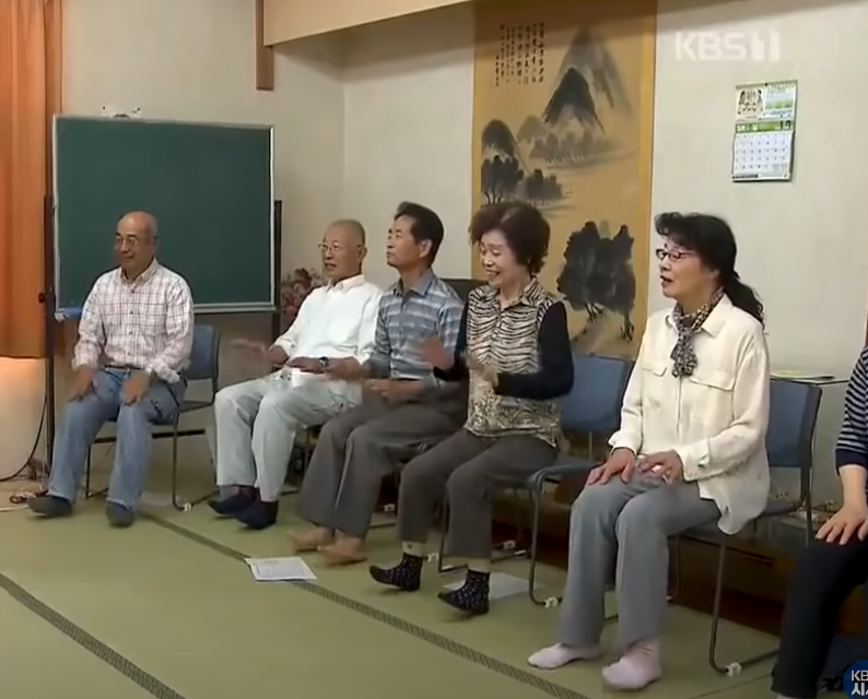 장수비결 이웃과 소통하고 놀이를 즐기자