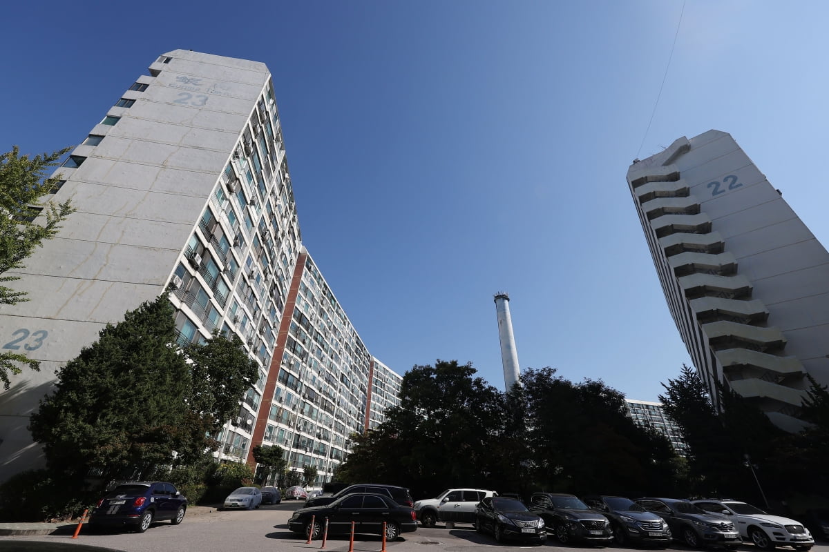 재건축을 추진 중인 서울 강남구 대치동 소재 은마아파트 전경.