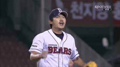 2012년 두산 베어스 시절 선발 투수로 등판해 역투하는 노경은