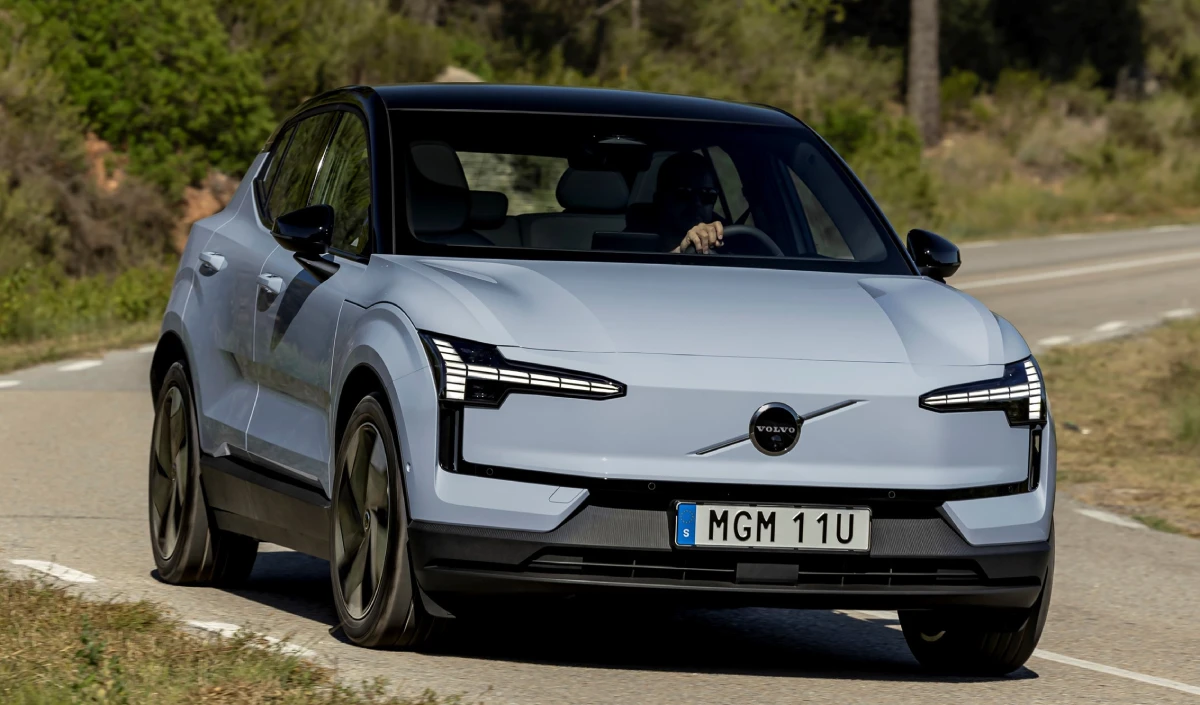 볼보 EX30 전측면