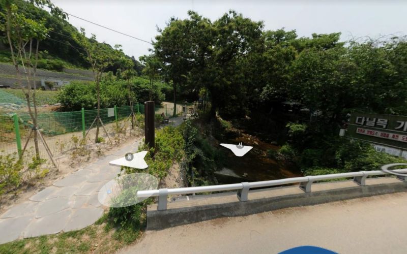 다닐목가든근처 계곡으로 내려가는곳 로드뷰로본 모습