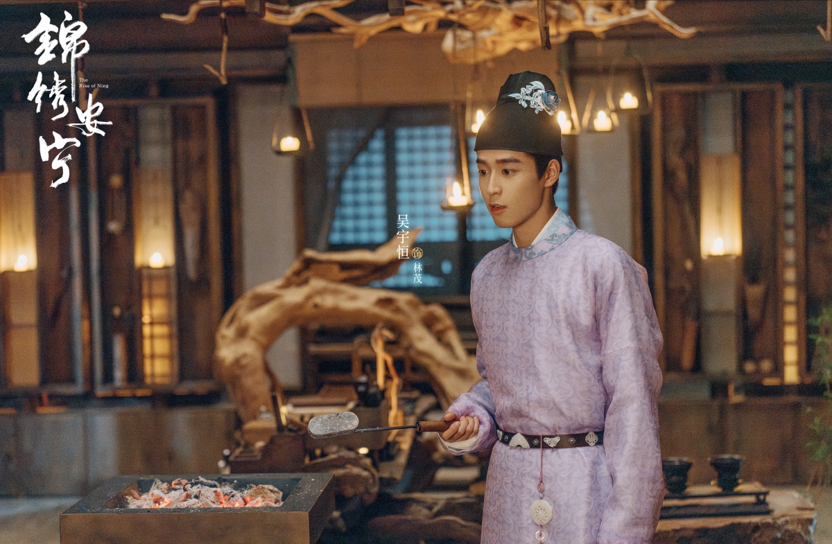 금수안녕-삼촌-보라색 고대의상입은 모습