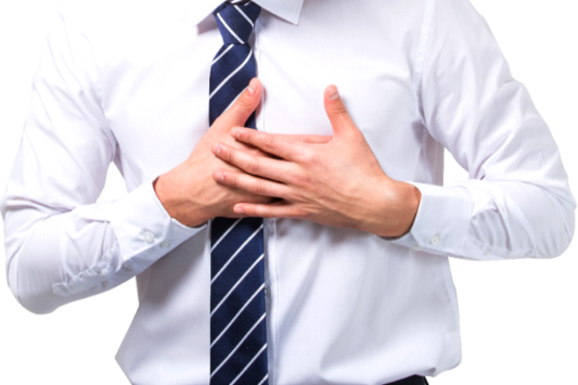 심장을-부여잡은-남성
