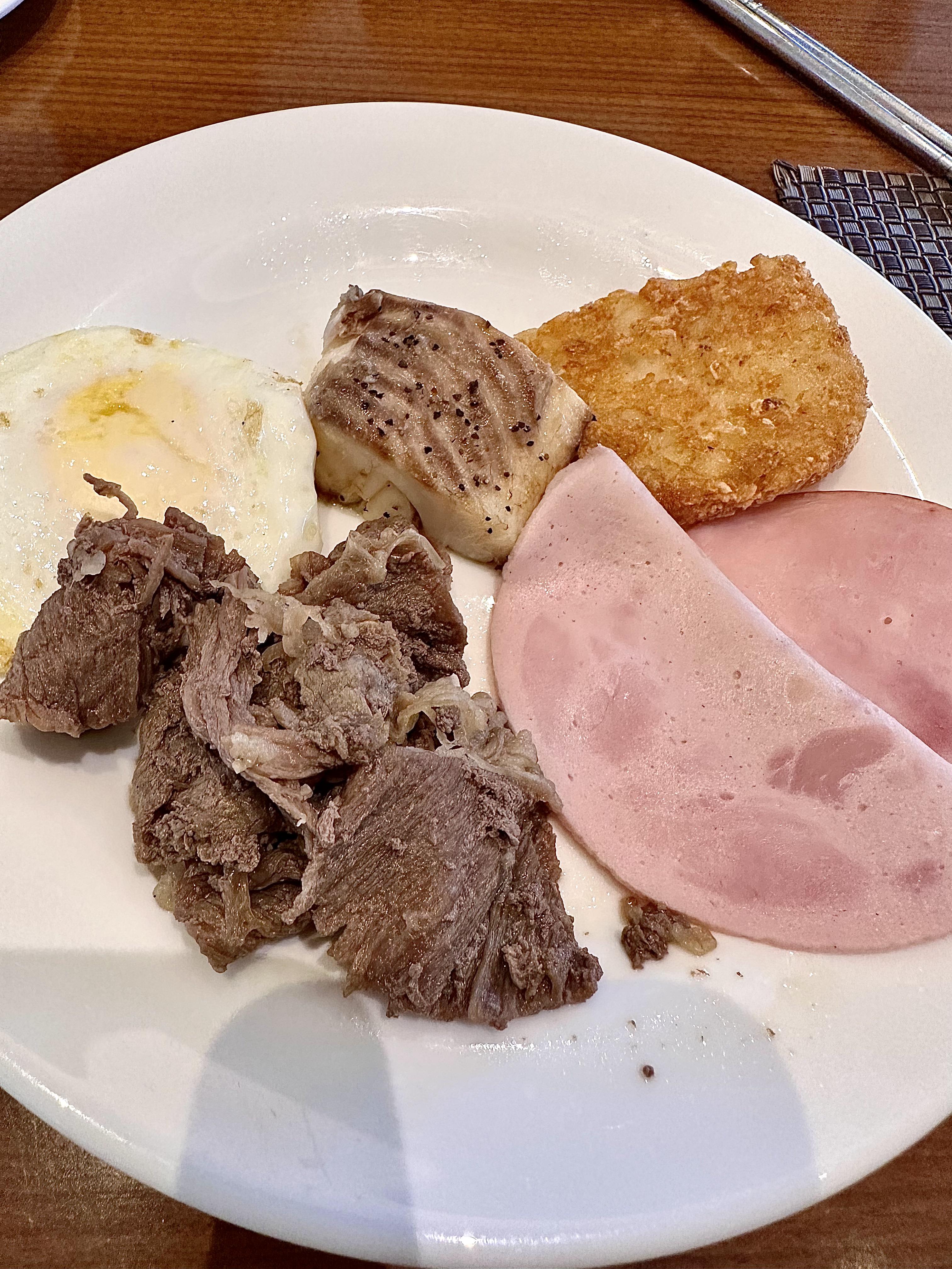 캐슬테라스 조식 메뉴 고기