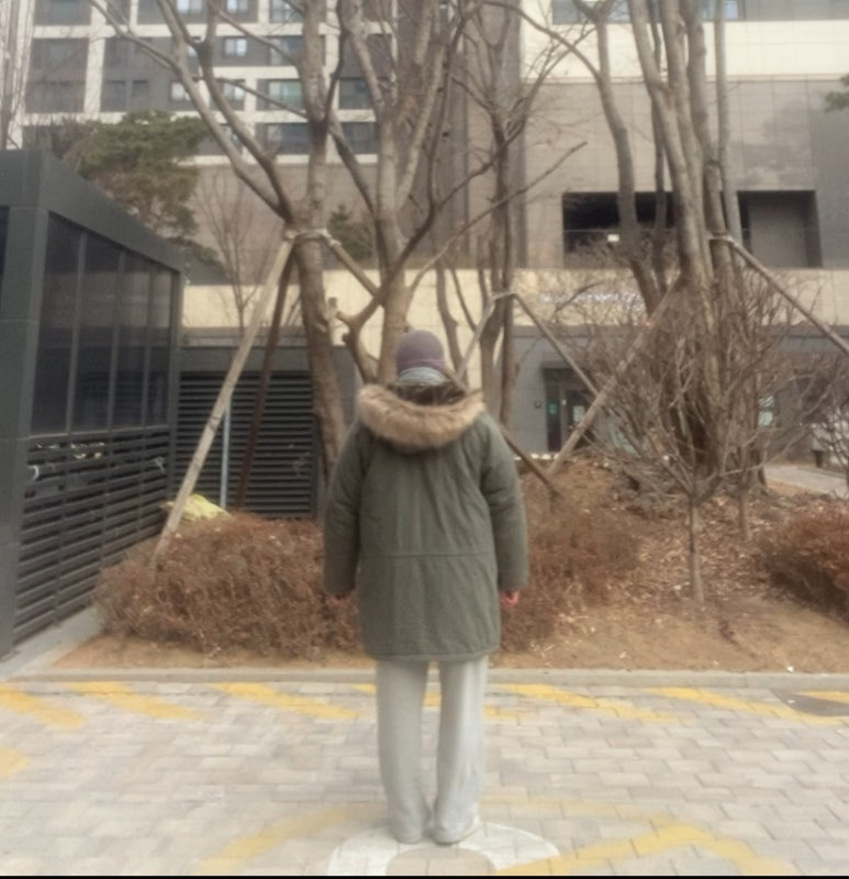 데일리룩('26.1.23.)루오에스펙 울니트비니, 세컨모놀로그 머플러, 유니폼브릿지 에어포스 맨투맨, 로스코 N-3B 파카 점퍼, 토피 트레이닝 팬츠, 나이키 블레이저로우 77