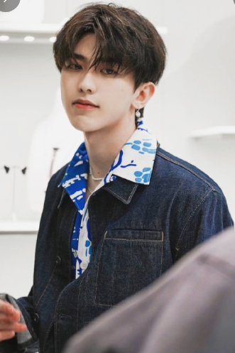 프라다 엠버서더의 저주?