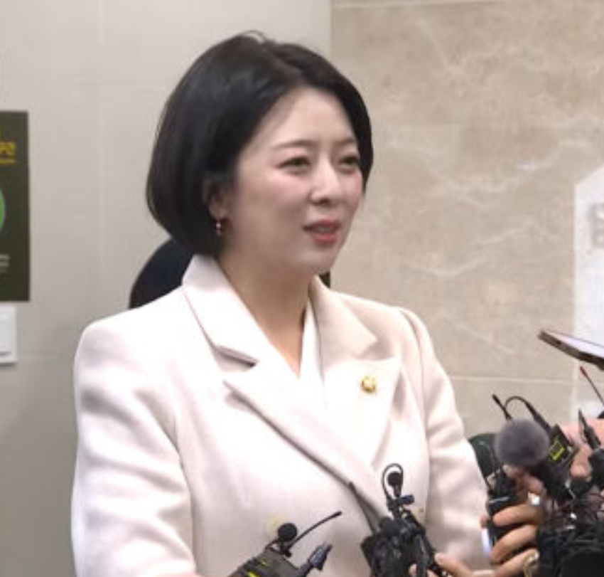 배현진 안성기 빈소 논란