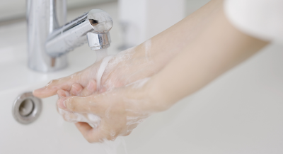 손을 씻는 사진