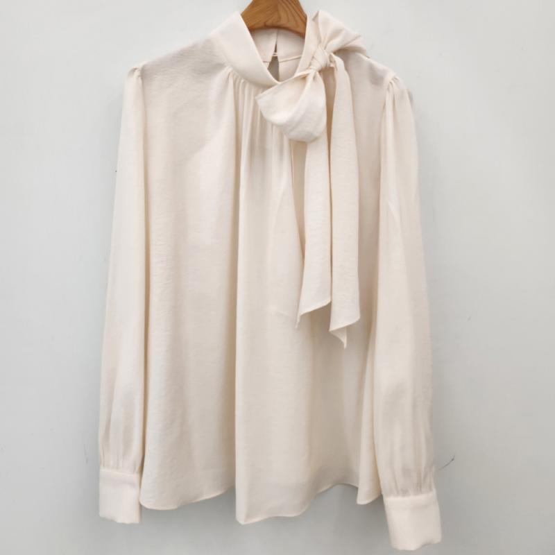페미닌 어깨 왕리본 블라우스