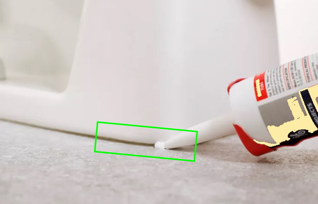 변기 틈 실리콘 코킹 작업 모습