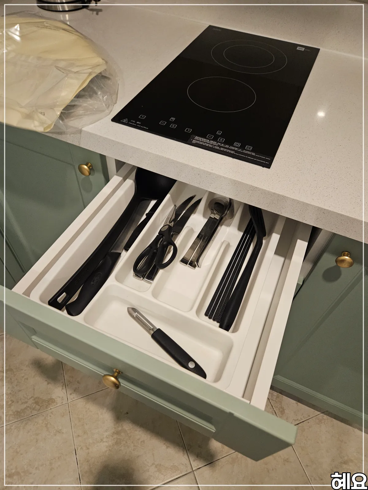 상하이-그린-코트-레지던스-시티-센터-식기