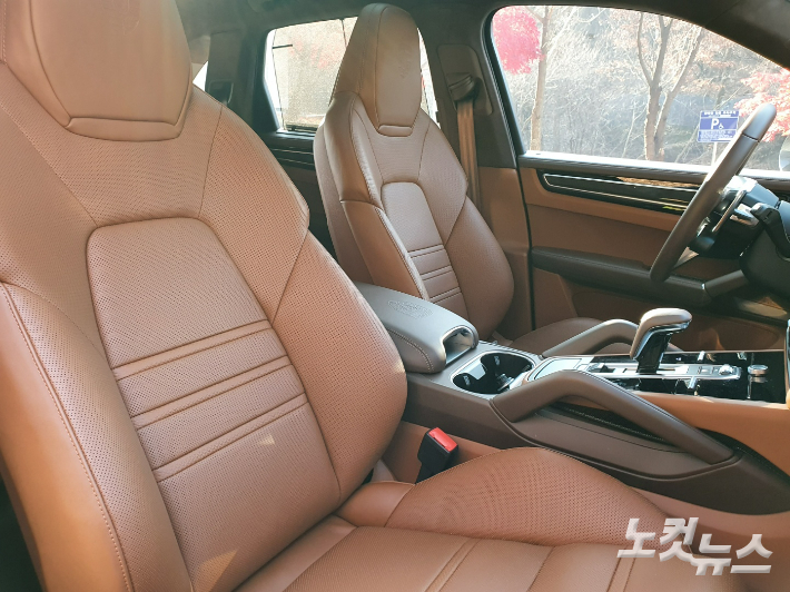 포르쉐 카이엔 플레티넘 에디션