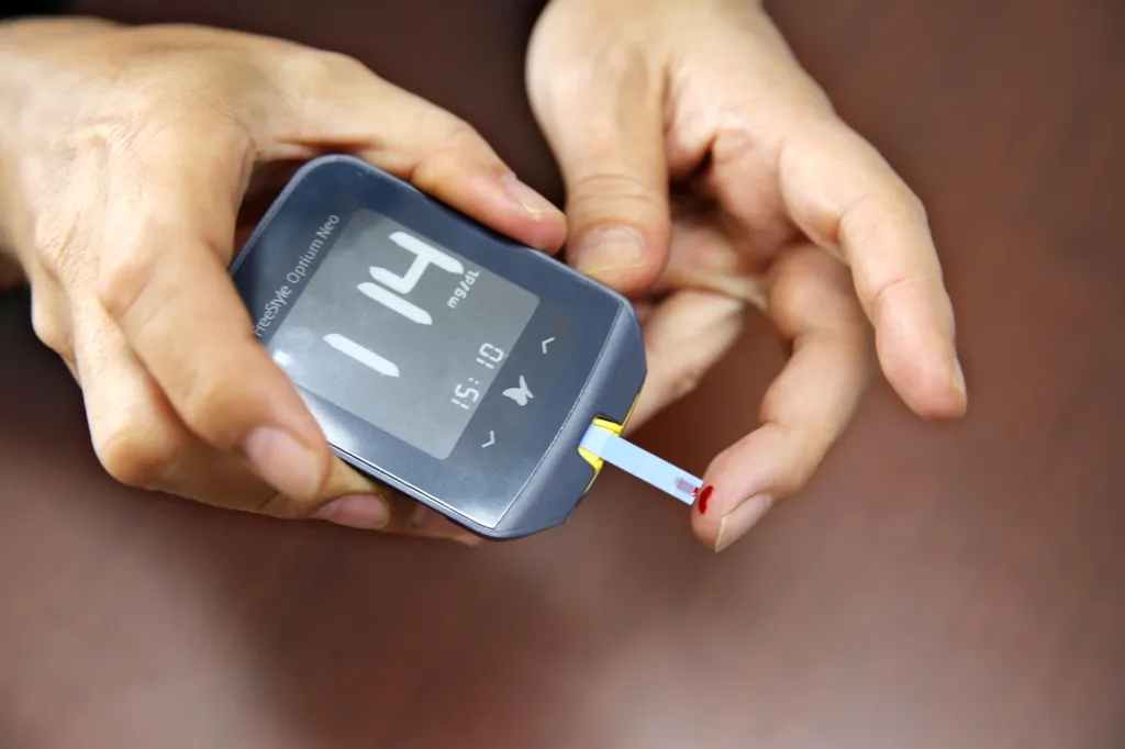 혈당측정기 선물 채혈기 시험지 보관통 간편성과 정확도를 모두 잡는 선택법_5