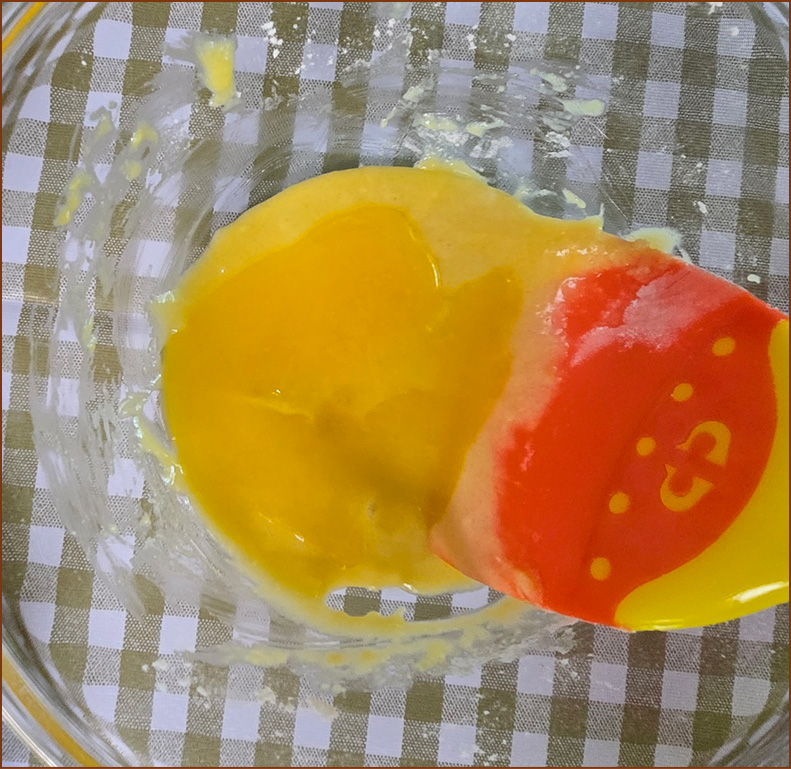 반죽에 버터를 넣은 모습의 이미지